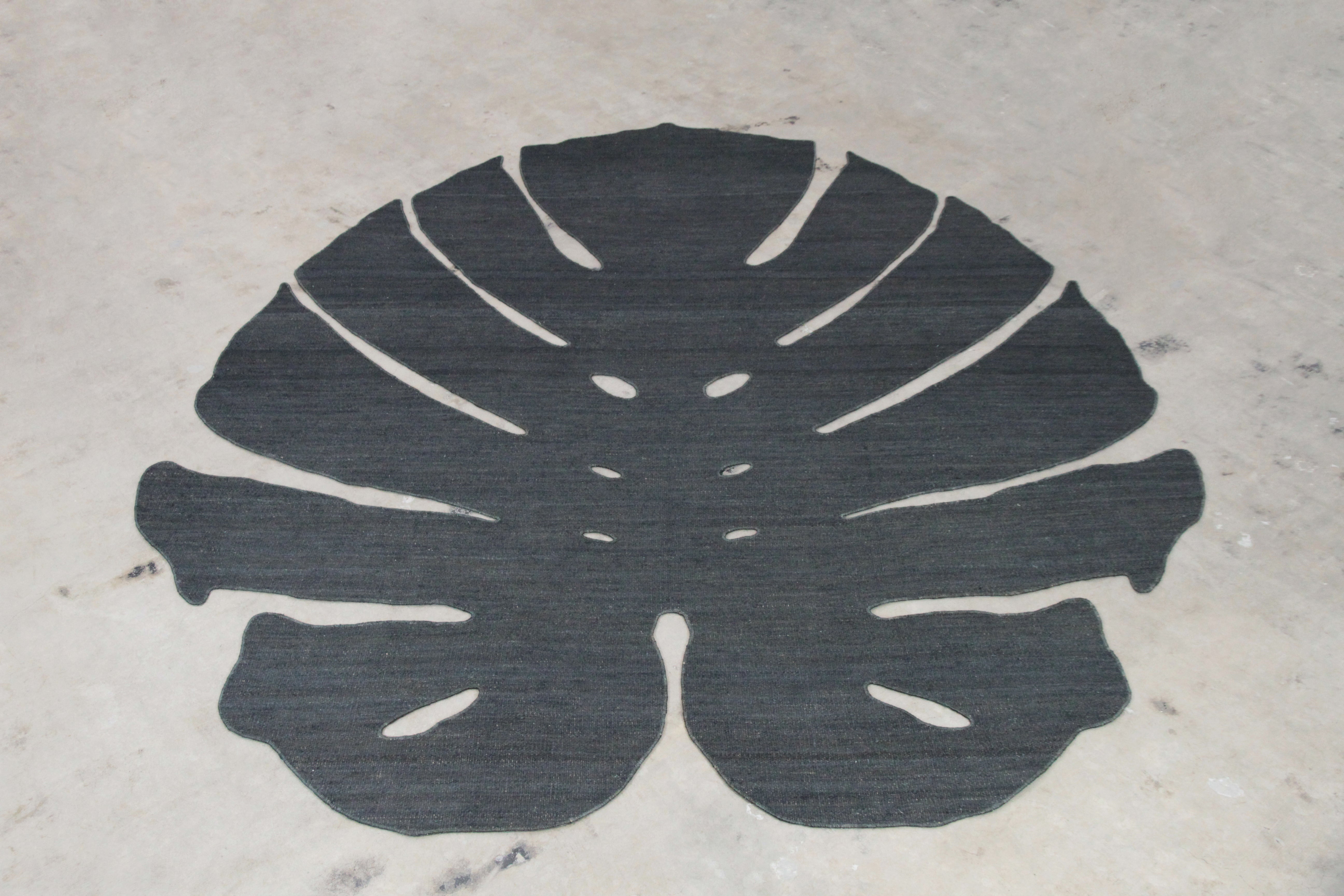 Philodendron Leaf Area Rug